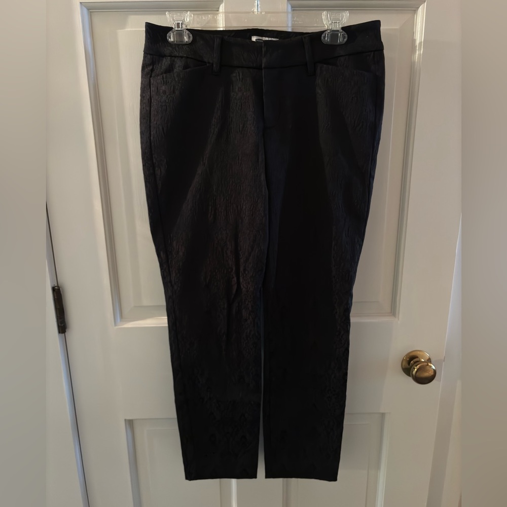 Old Navy Black Cropped Pants Size 6 *